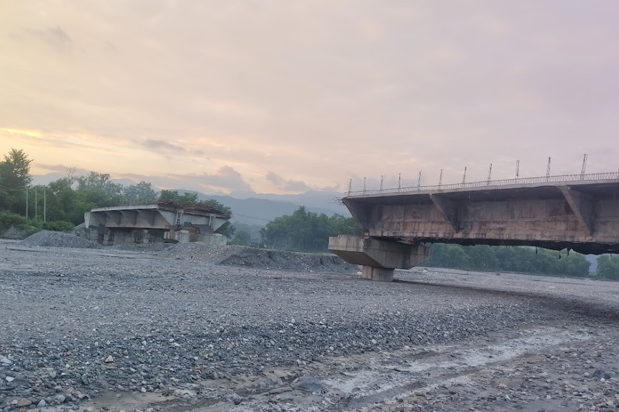 केरुंगेखोला पुल निर्माण अलपत्र, ठेकेदार सम्पर्कविहीन