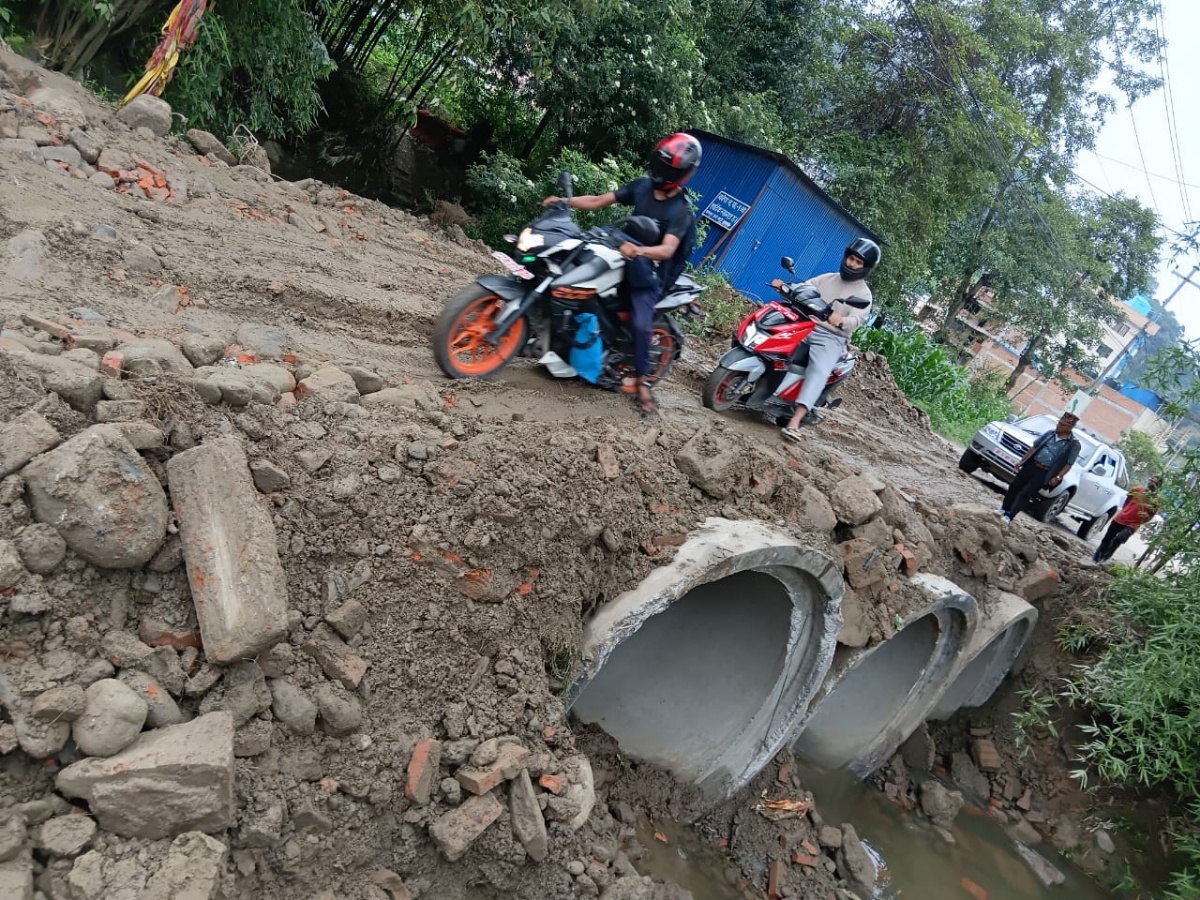 ह्युमपाइप राखेर खुलाइयो नाला–भक्तपुर सडक