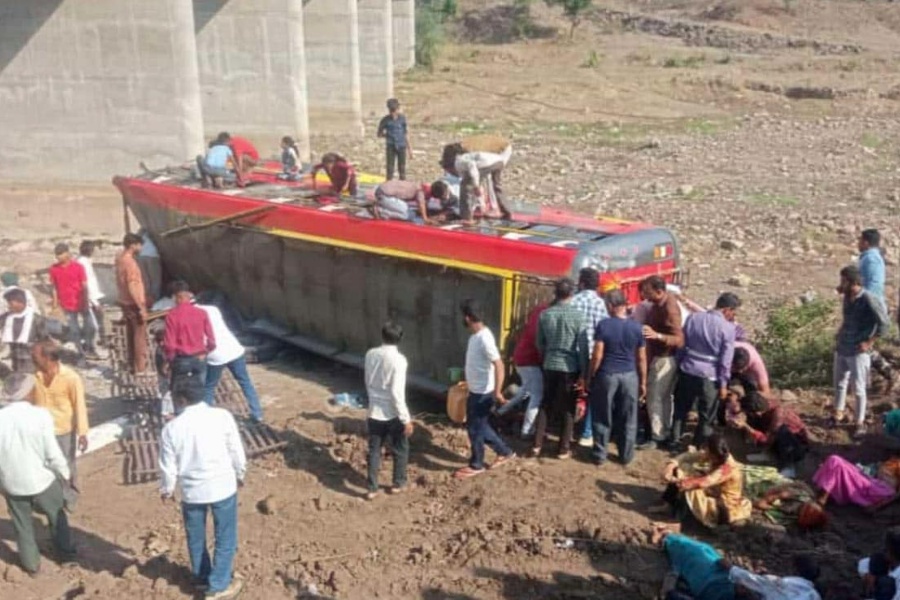 भारतको मध्यप्रदेशमा पुलबाट बस खस्दा १५ जनाको मृत्यु