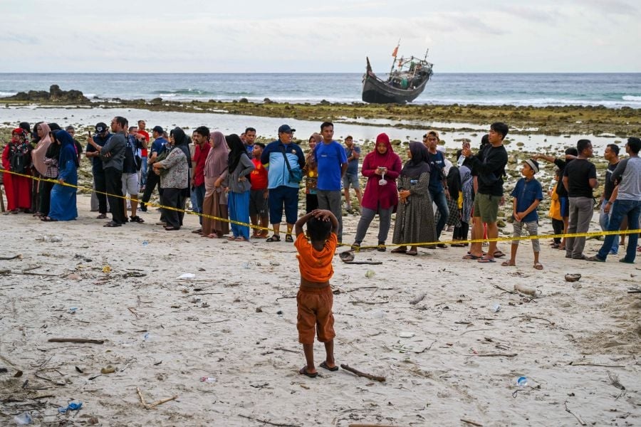 रोहिंग्या शरणार्थी बोकेको डुंगा इन्डोनेसियामा अवतरण
