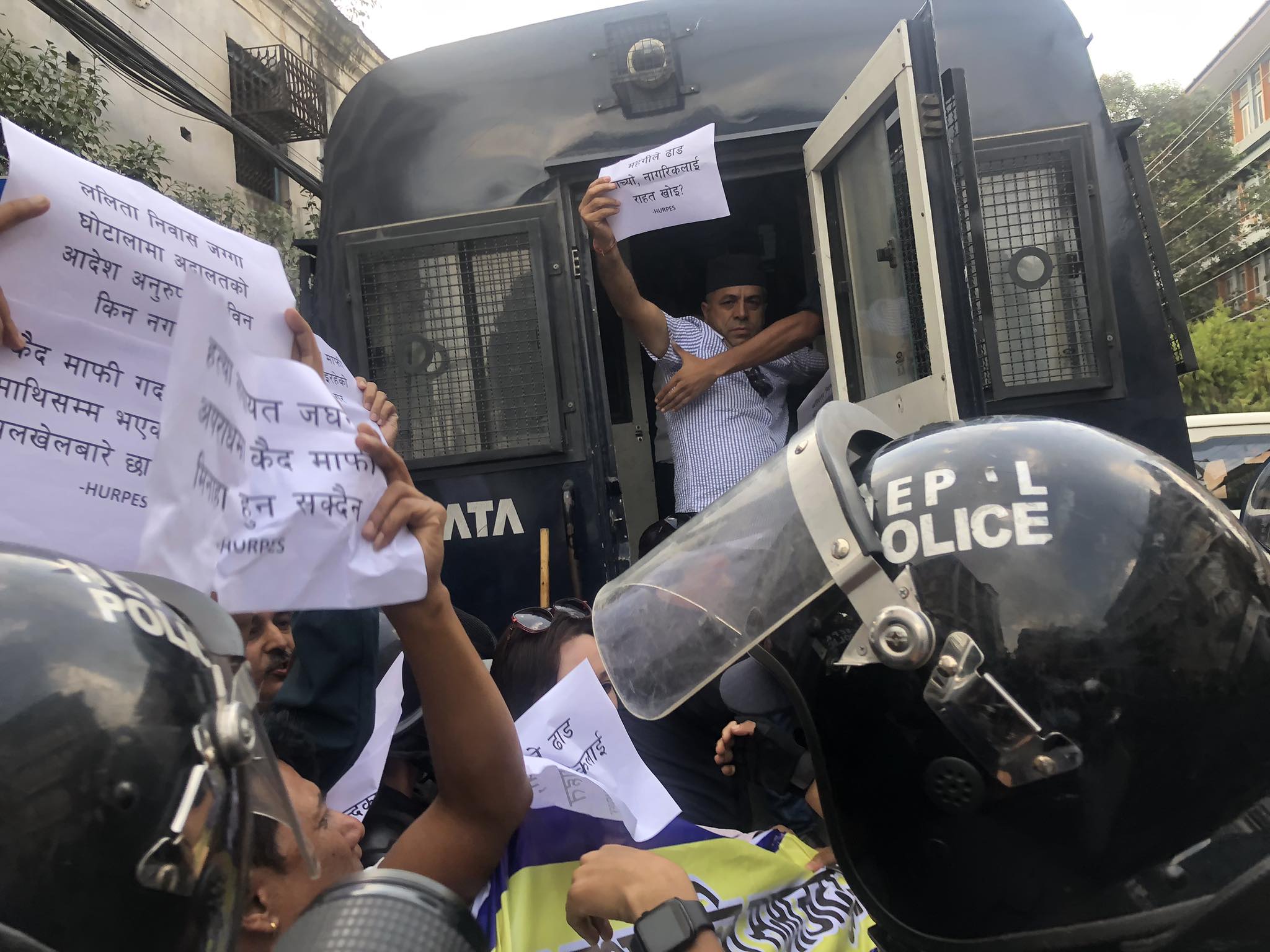 सिंहदरबारअगाडि शान्ति समाजको प्रदर्शन, १६ जना पक्राउ