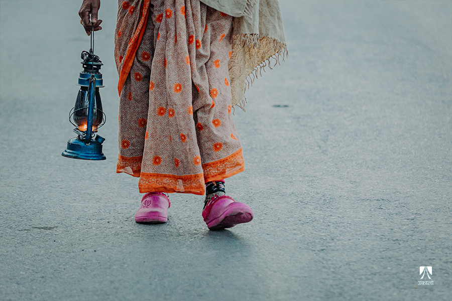 बाँकेबाट काठमाडौँ आएर न्यायको लडाइँ लडिरहेकाहरूलाई २४ घण्टा पछ्याउँदा (तस्वीर कथा)