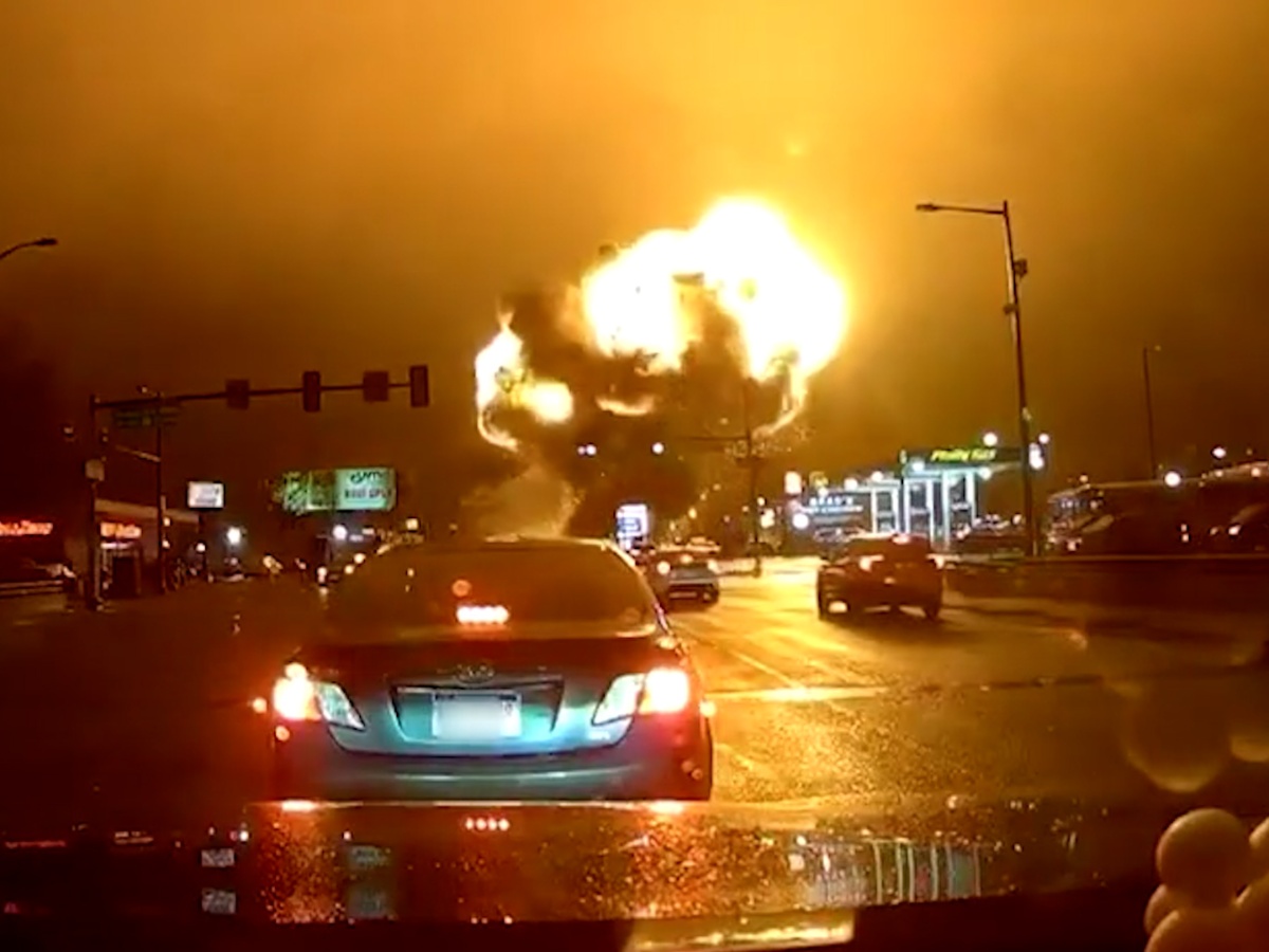 अमेरिकाको व्यस्त शहरमा ६ यात्रु सवार जहाज दुर्घटना