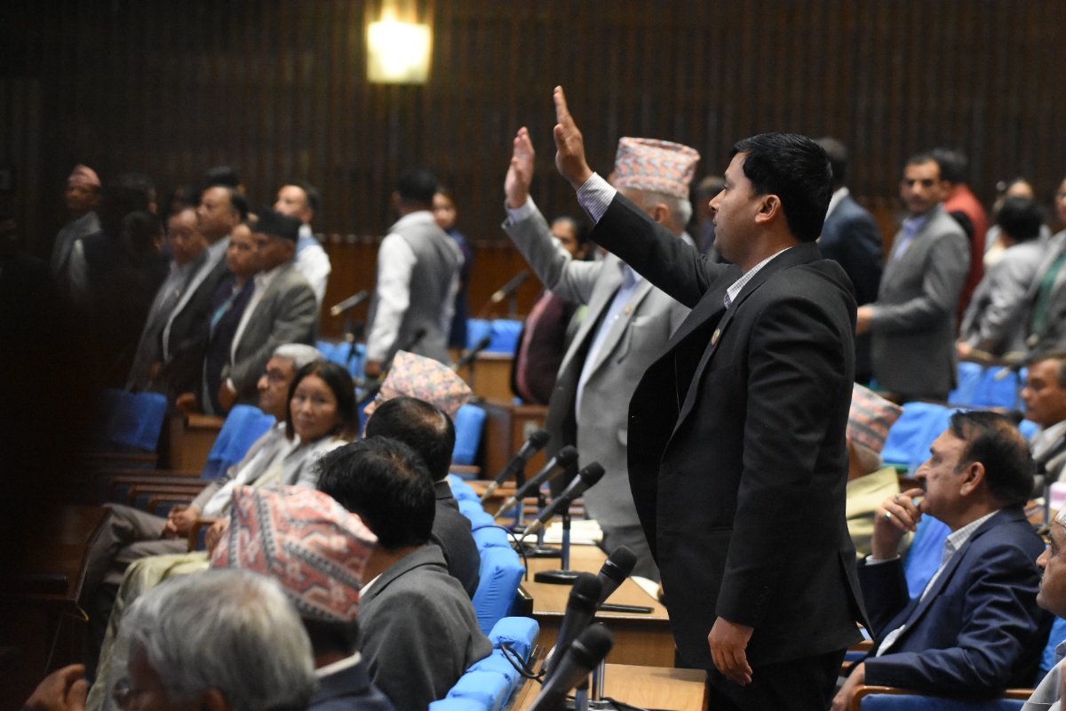 प्रतिनिधिसभा बैठक आधा घण्टाका लागि स्थगित