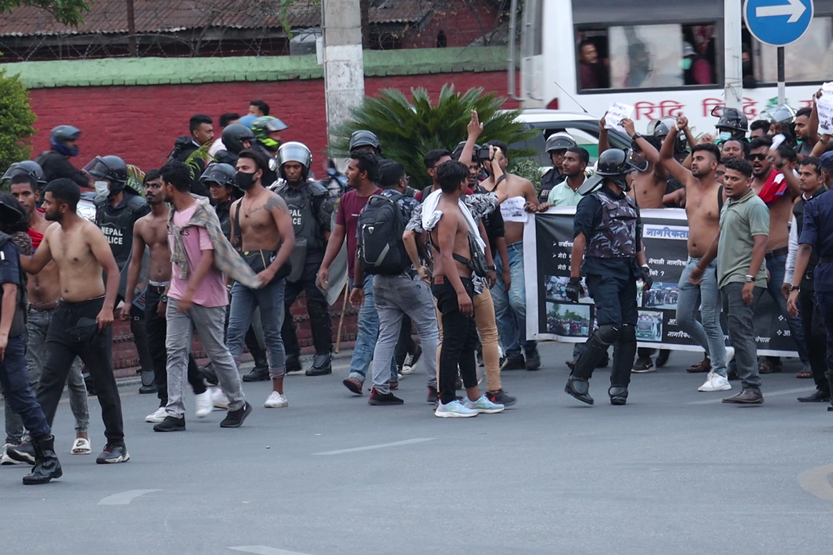 नागरिकताको माग गर्दै माइतीघरमा युवकले गरे आफैँलाई जलाउने प्रयास