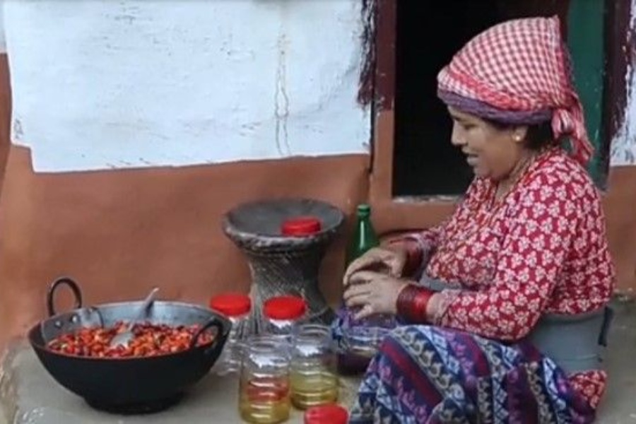 अचार बिक्री गरेर गुजारा चलाउँदै वासुकला