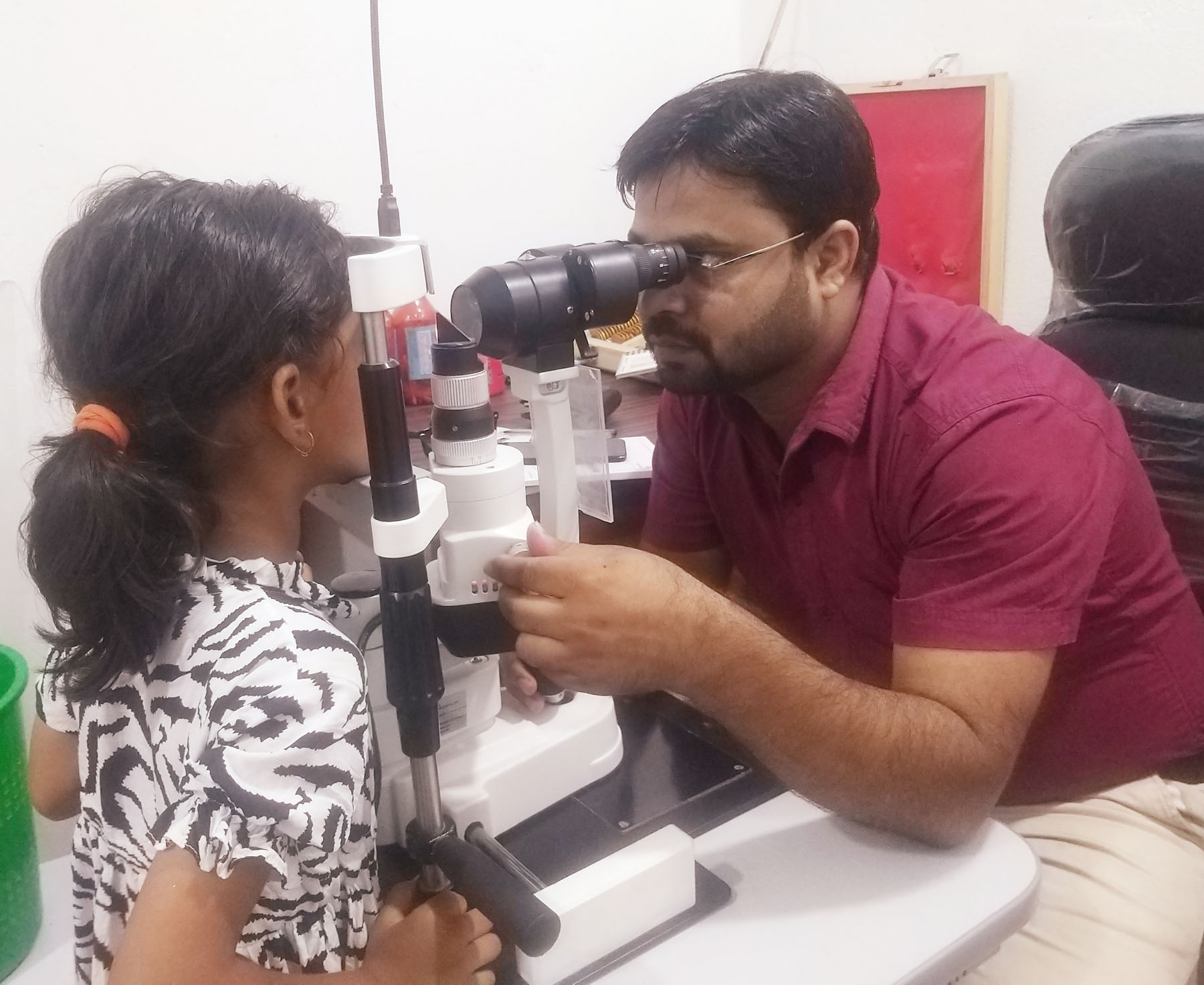 चिकित्सकको सुझाव : आँखा पाक्ने रोगबाट बच्न सरसफाइ र सामाजिक दूरी कायम गरौँ