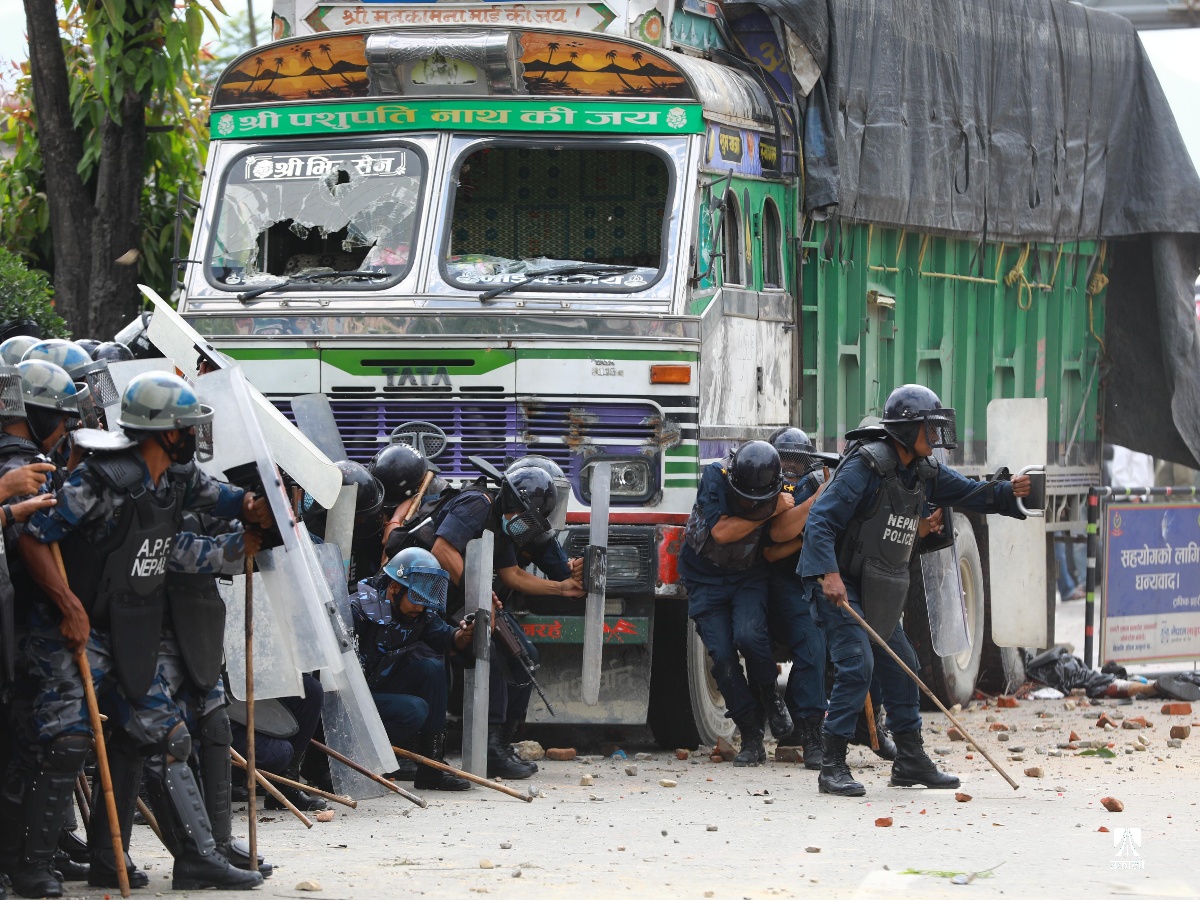 ‘स्पिड चेकिङ’का क्रममा दुर्घटना, ट्रक चालक पक्राउ
