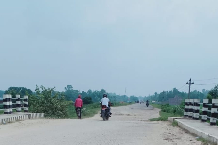 निर्धारित समयसम्म हुलाकी सडक निर्माणकाे काम आधा मात्रै