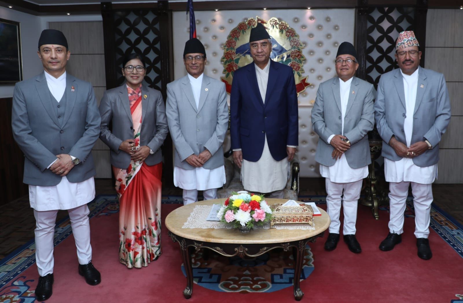 प्रधानमन्त्रीलाई आयोगले गरायो निर्वाचन सम्पन्न भएको जानकारी