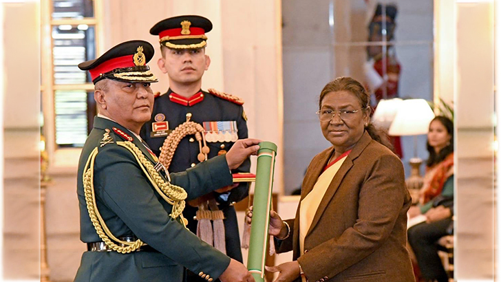 प्रधानसेनापति सिग्देललाई भारतीय सेनाको मानार्थ महारथीको दर्ज्यानी चिह्न