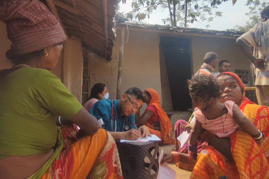 बिरामी खोज्दै घरदैलोमा डाक्टर