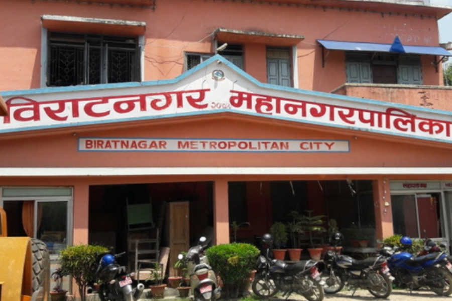 आगलागीमा ज्यान गुमाएकाका परिवारलाई विराटनगर महानगरले एक/एक लाख दिने