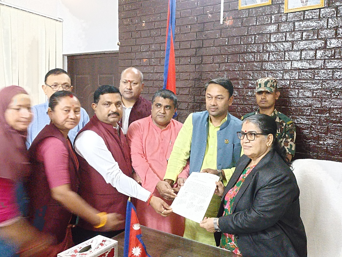 मधेशको मुख्यमन्त्रीमा सतिश सिंहको दाबी पेश