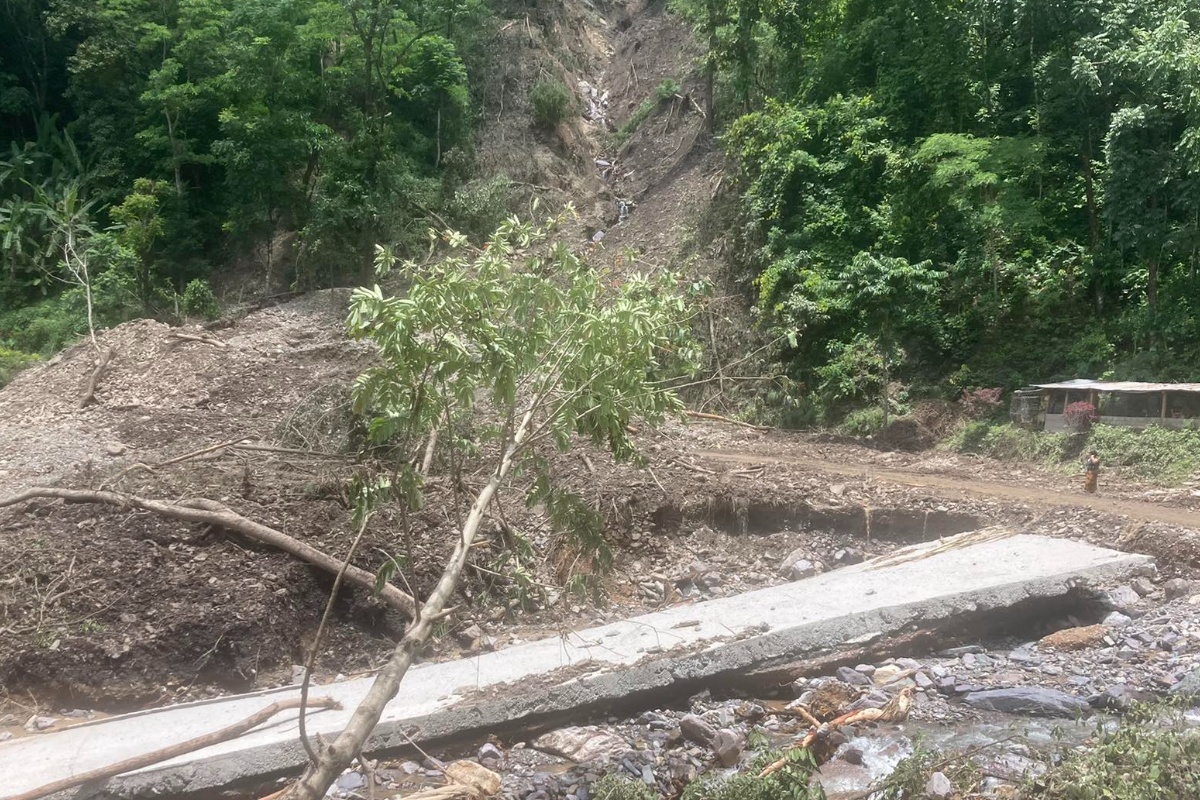 मध्यपहाडी लोकमार्गको बागलुङखण्डमा पहिरो, सडक अवरुद्ध