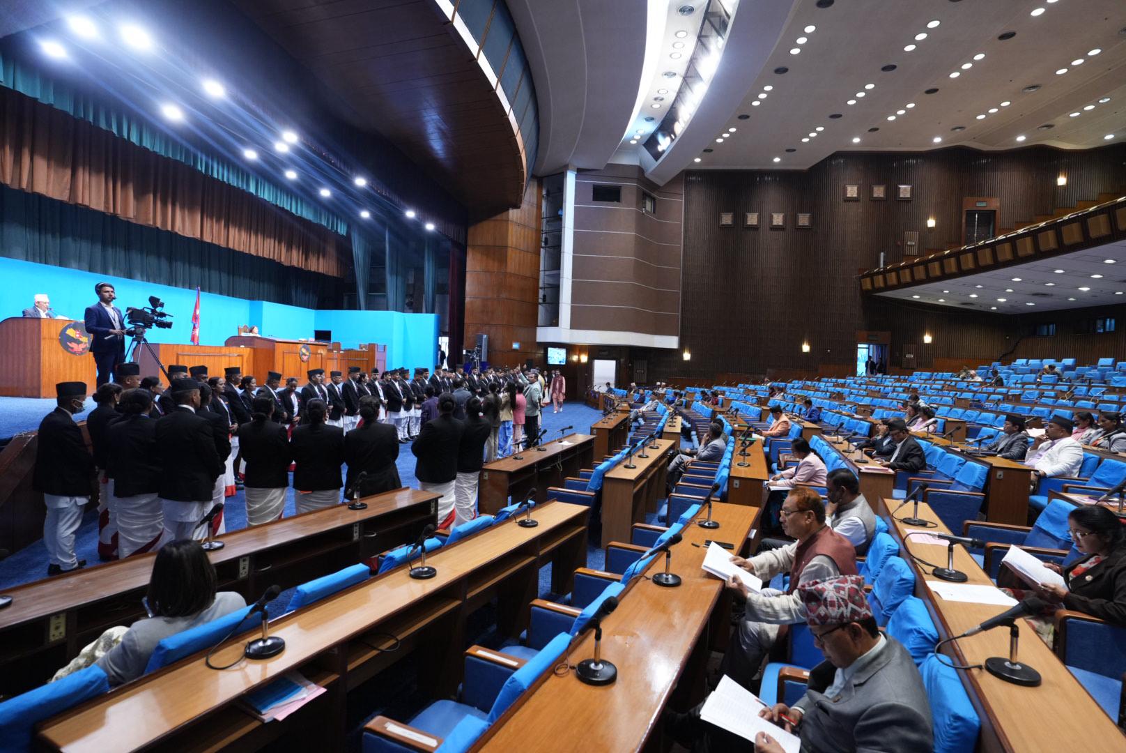 रास्वपाको नाराबाजीबीच प्रतिनिधिसभाको बैठक जारी