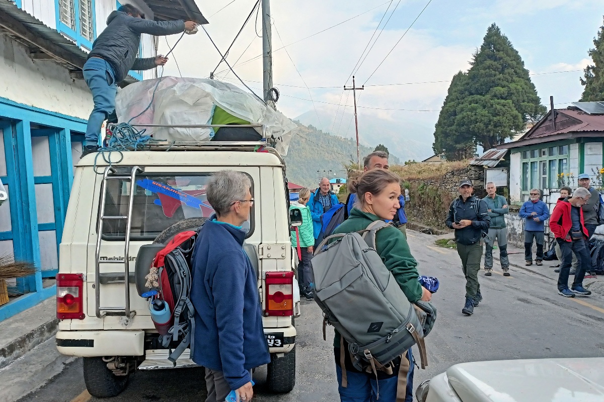 लुक्लाको मौसम प्रतिकुल हुँदा समस्यामा मन्थलीमा रोकिएका पर्यटक