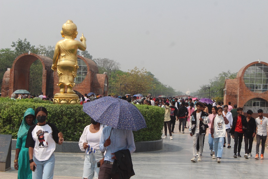 नयाँ वर्षमा भ्रमणको आकर्षक गन्तव्य बन्यो लुम्बिनी