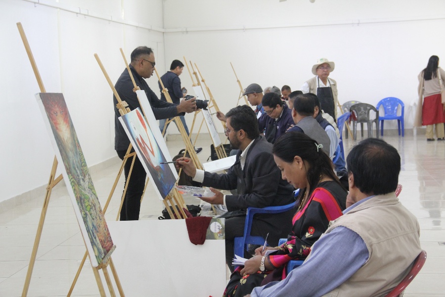 कविका शब्दमा चित्रकारको रङ