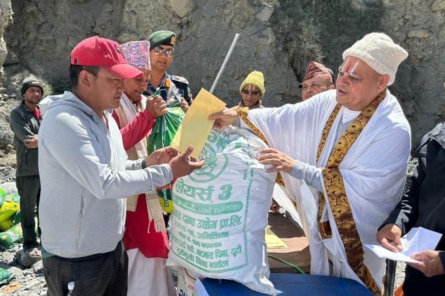 कागबेनीका बाढीपीडितलाई राहत वितरण