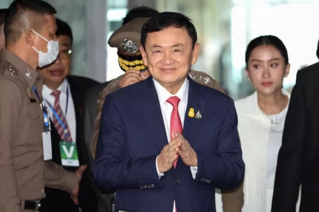 थाक्सिन सिनावात्राको राजनीतिक यात्राः सत्ताबाट निर्वासनमा, स्वदेश फर्किएपछि जेल