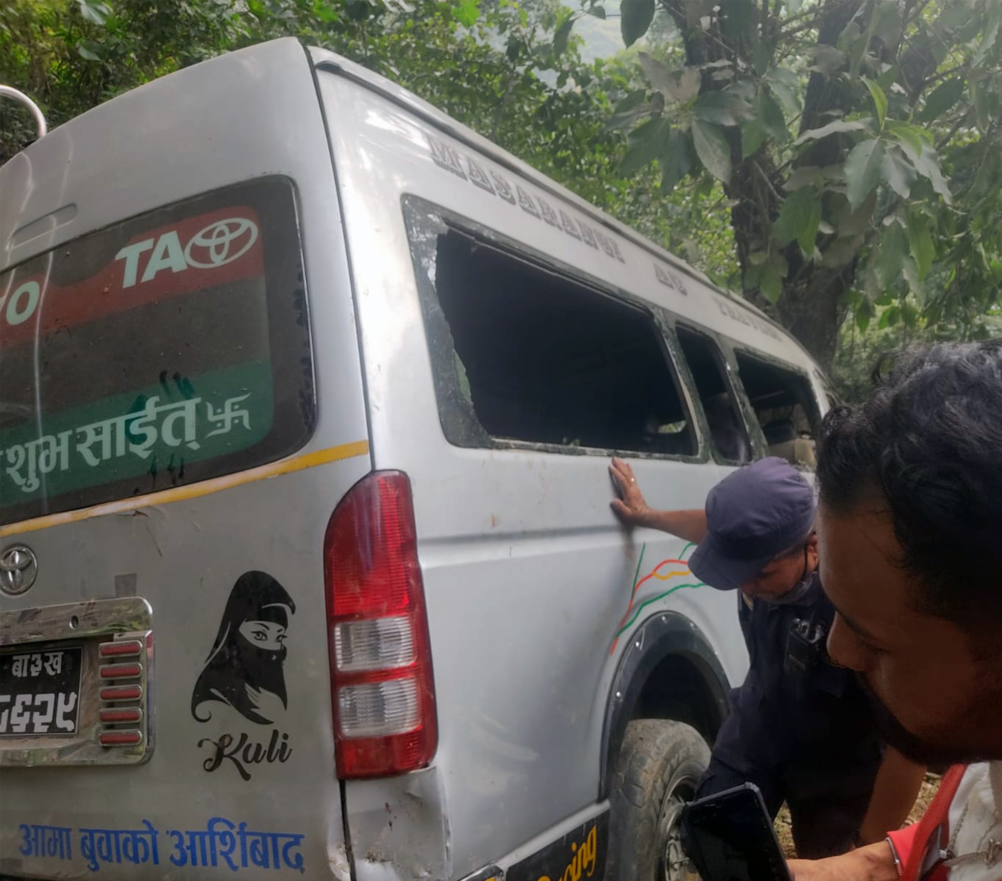 नागढुंगामा माइक्रोबस दुर्घटना हुँदा २० जना घाइते, २ को अवस्था गम्भीर