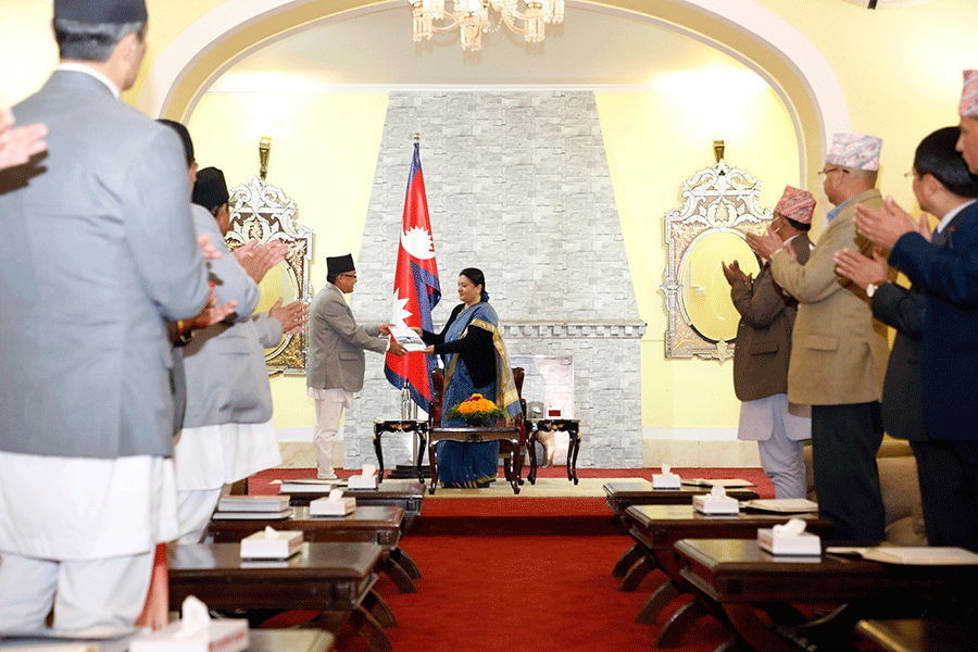 आयोगद्वारा राष्ट्रपतिसमक्ष निर्वाचन प्रतिवेदन पेश