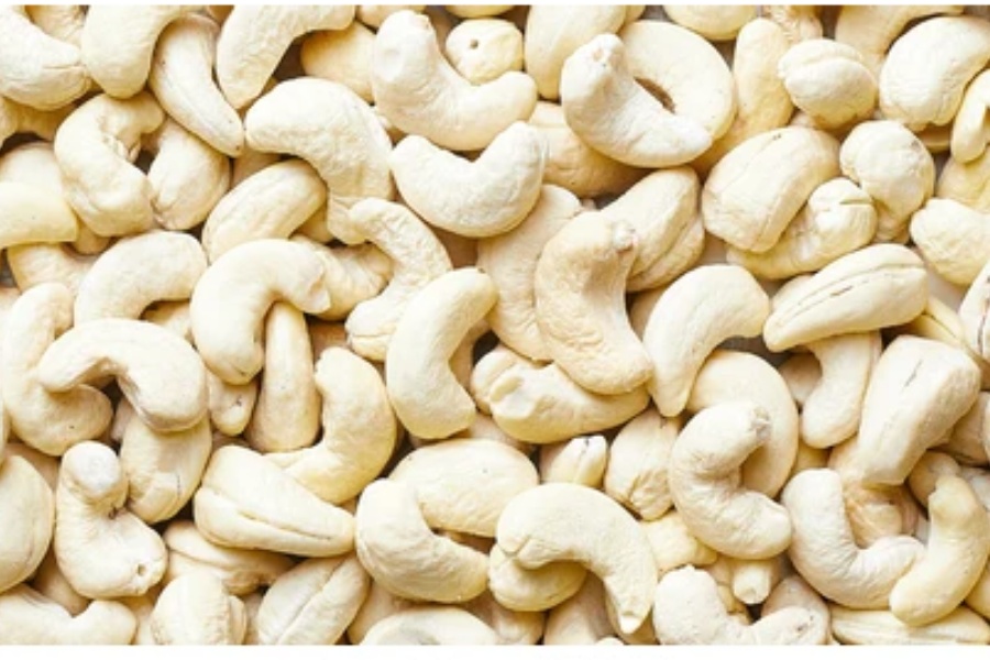 लुकाएर राखेकाे ८०० किलाे काजु बरामद