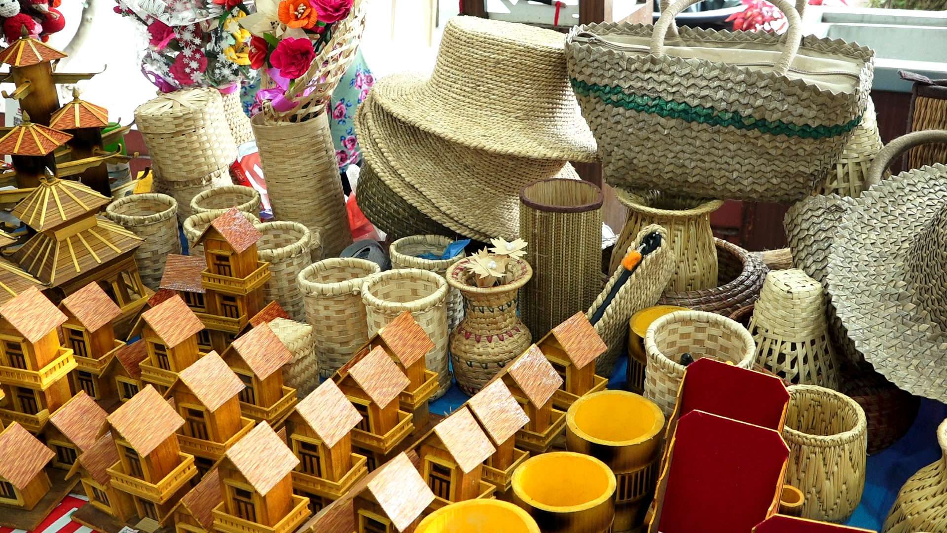 महिलाले उत्पादन गरेका सामग्री विदेश निर्यात गर्ने व्यवस्था गर्न सरकारसँग माग 