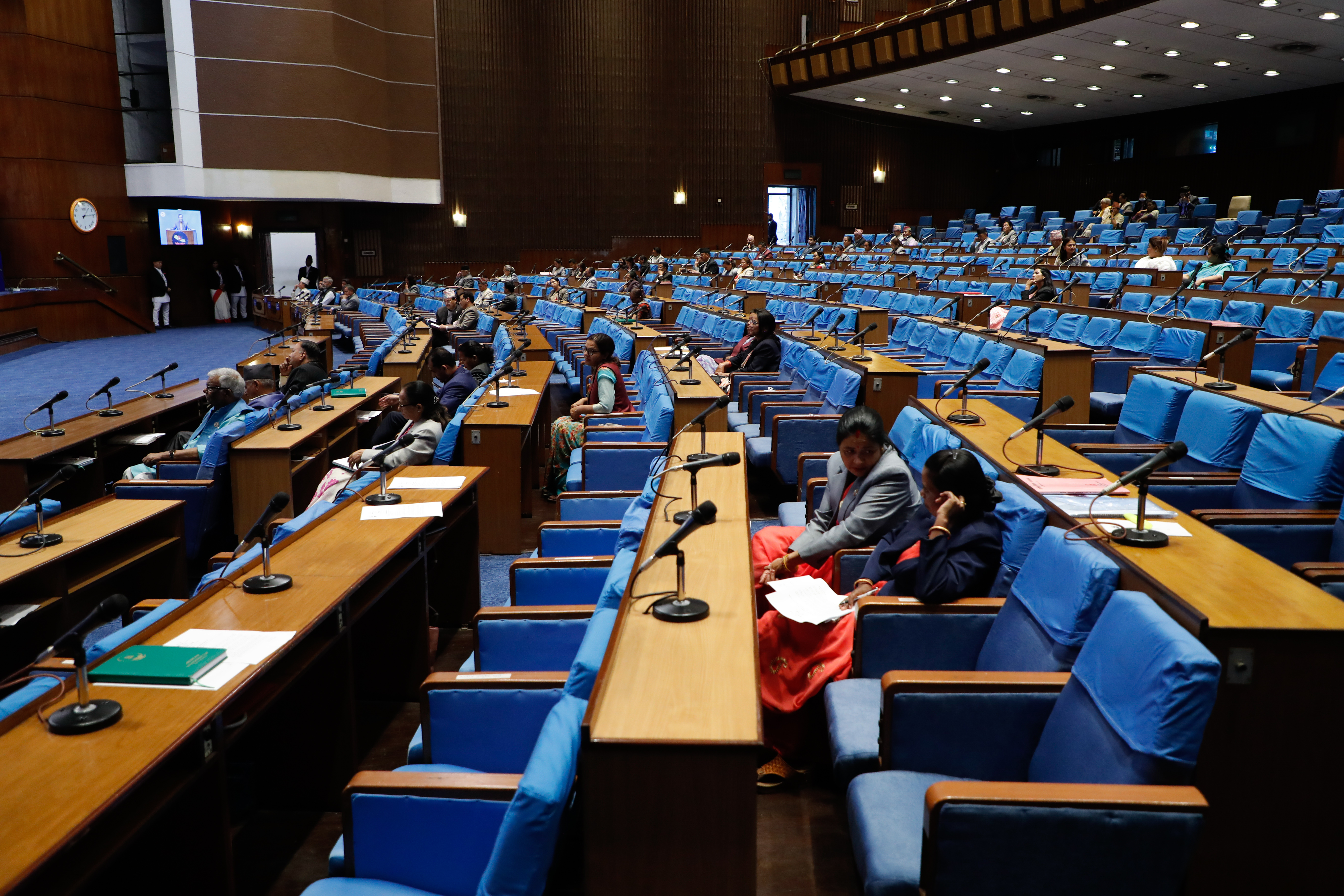 ‘माननीयज्यूहरू! अब सभाको कारबाही प्रारम्भ हुन्छ...’