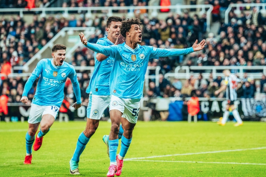 इंग्लिस प्रिमियर लिगमा म्यानचेस्टर सिटी र चेल्सीको जित