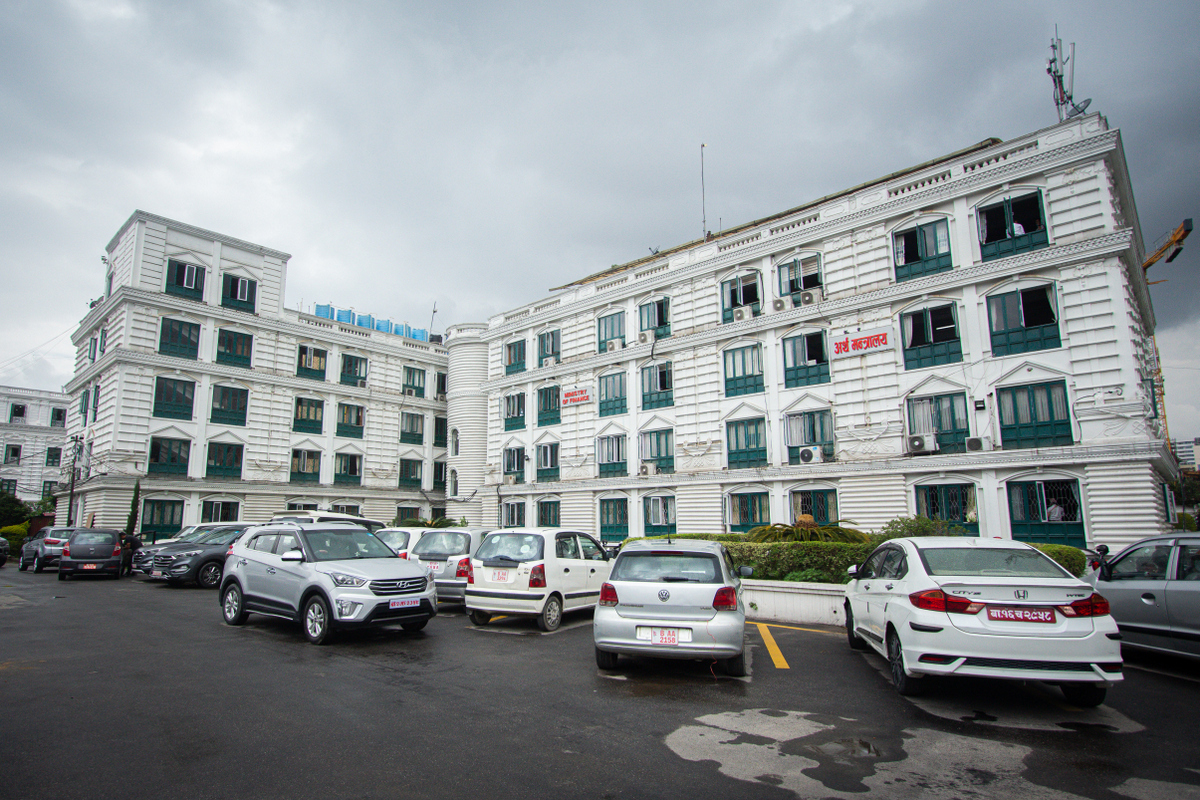 सरकारको आम्दानीभन्दा खर्च धेरै, घाटा बजेट २ खर्ब १८ अर्ब ५७ करोड नाघ्यो