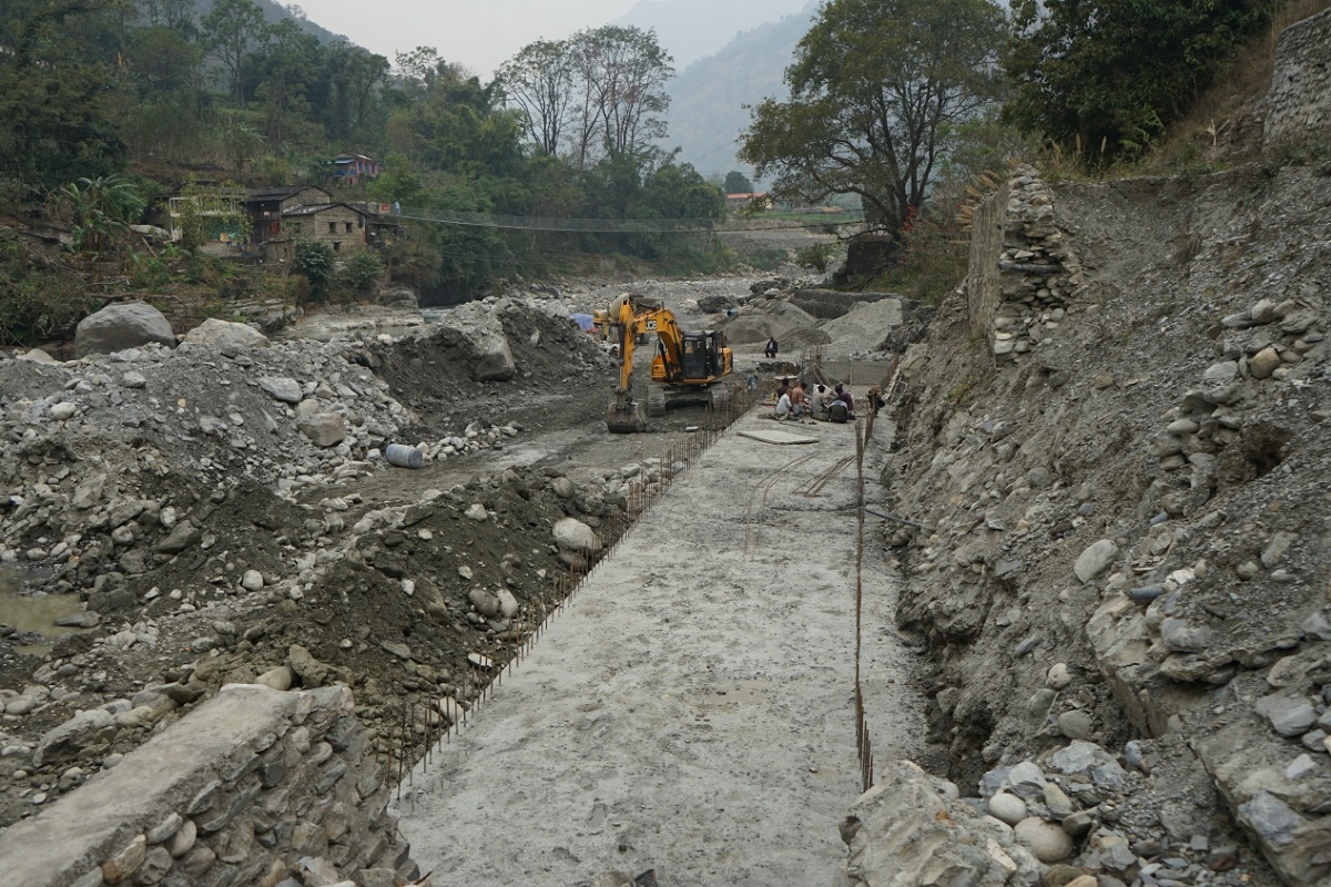 म्याग्दी नदीको कटानबाट तातोपानीको बस्ती जोगाउन पक्की पर्खाल