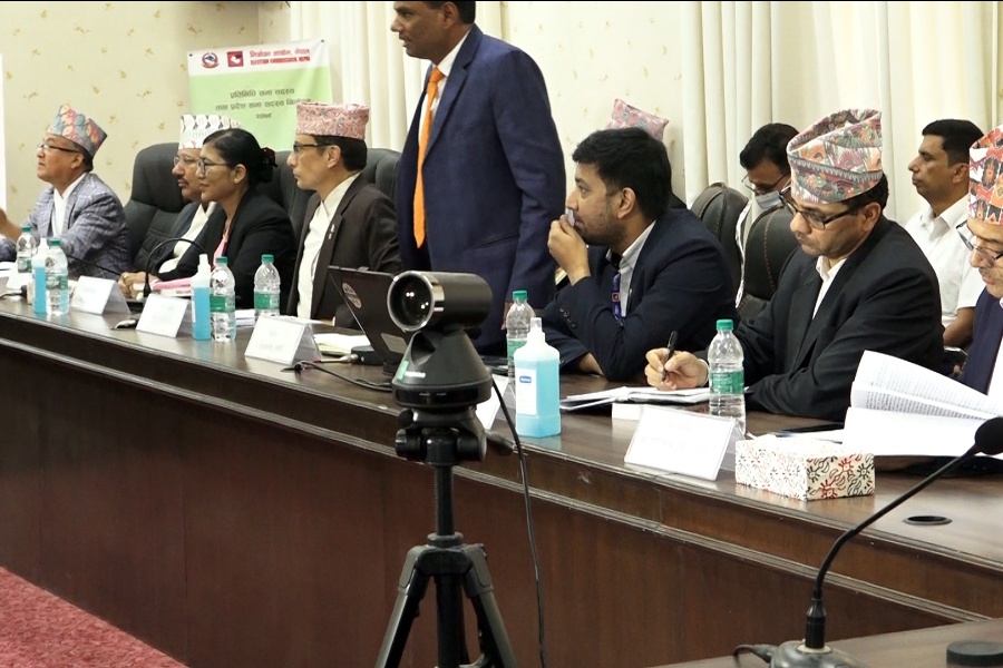 जिल्ला निर्वाचन कार्यालय खारेजीबारे आयोगले गरायो गृहमन्त्रीको ध्यानाकर्षण