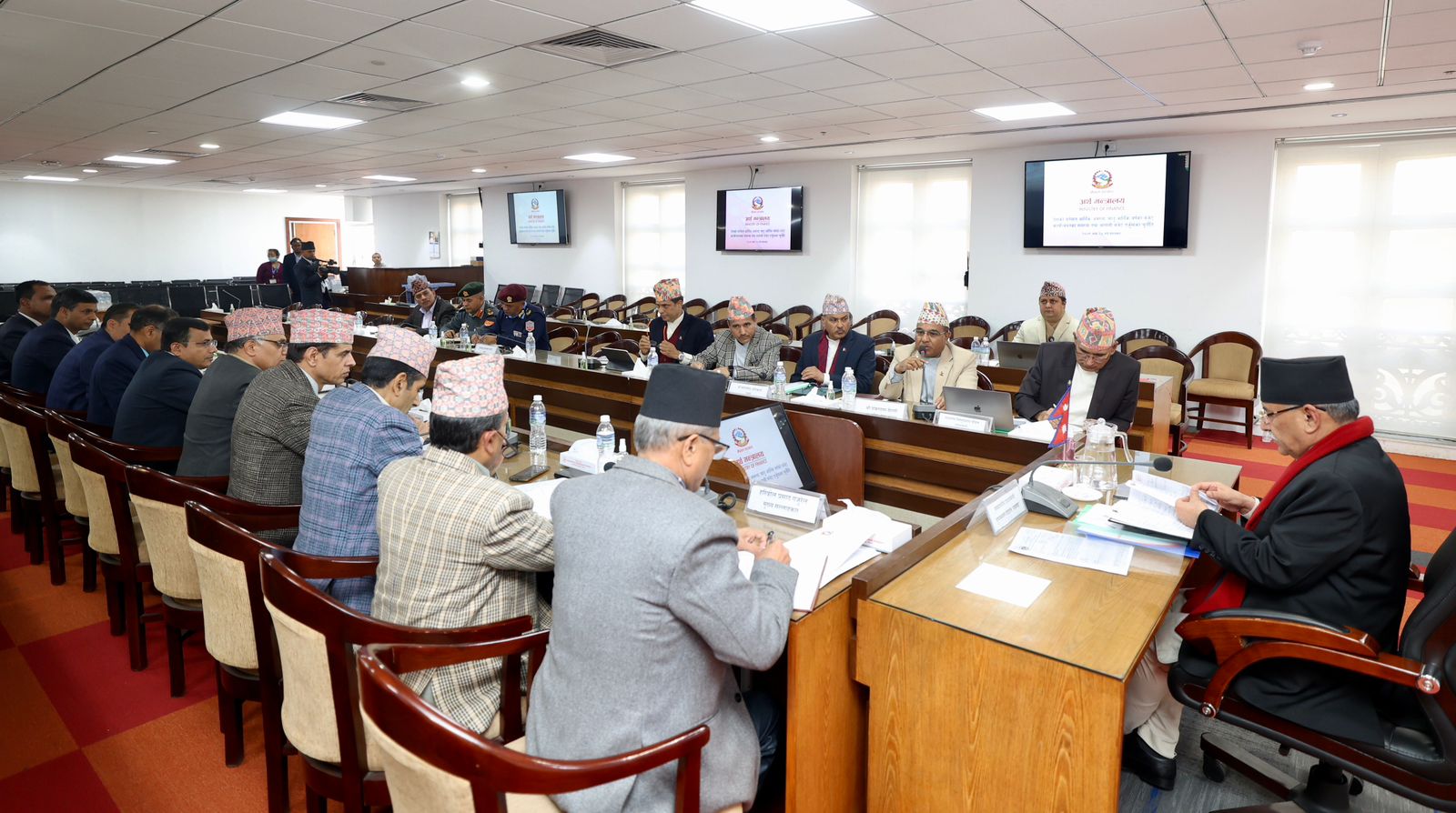 चुहावट नियन्त्रण गर्न राजस्व प्रशासनका अधिकारीहरूलाई प्रधानमन्त्रीको निर्देशन