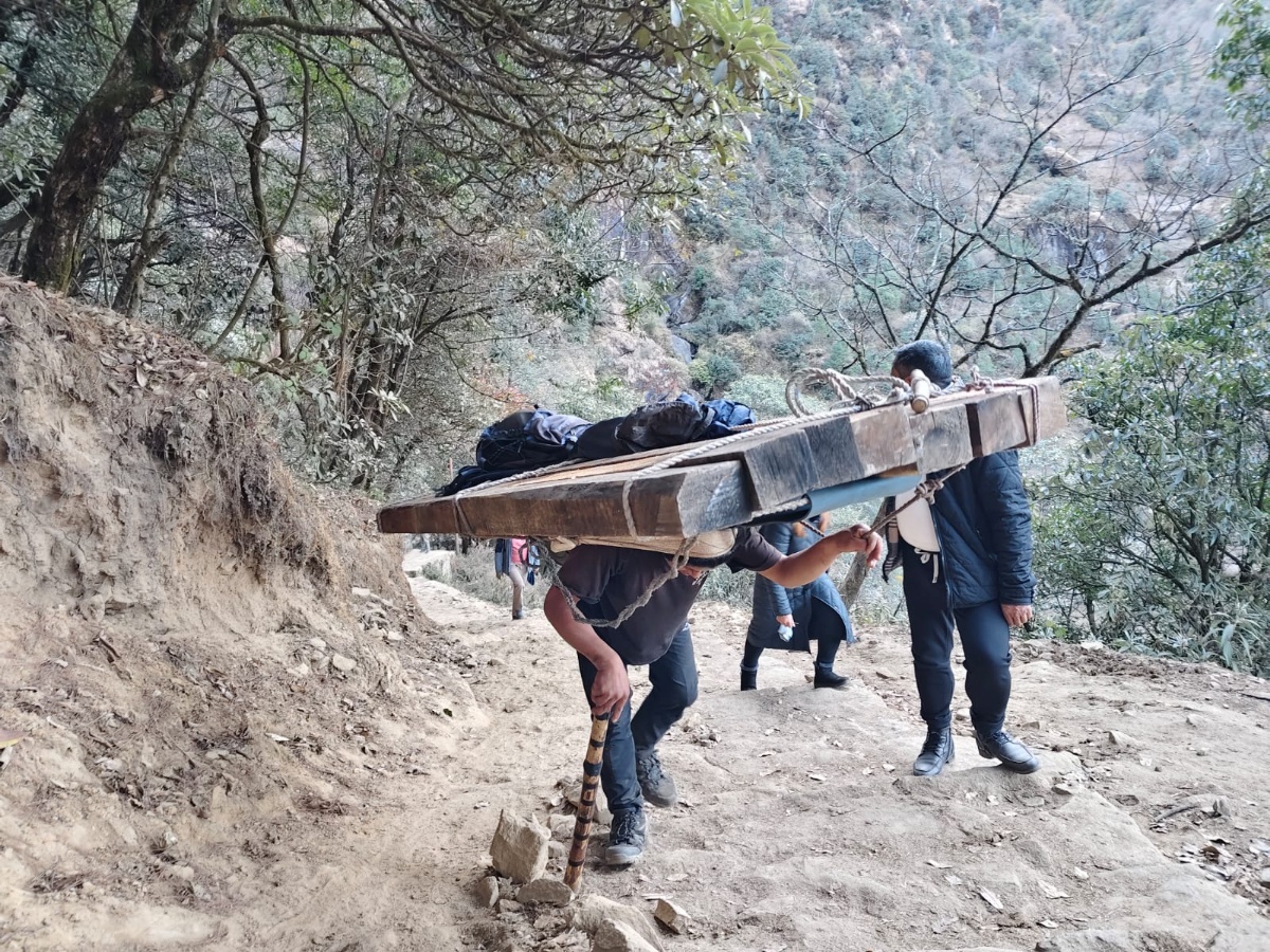 भरियाले धानेको खुम्बु क्षेत्रको ढुवानी 