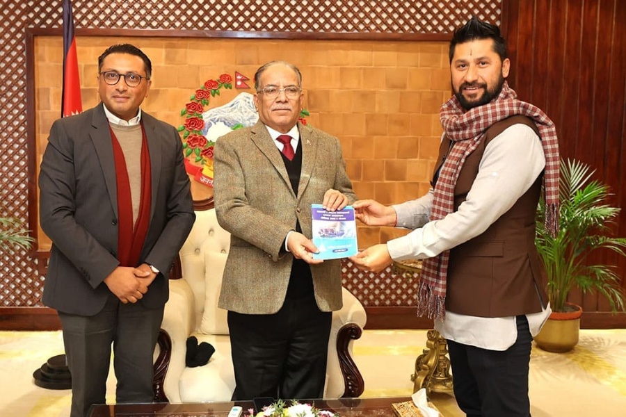 रास्वपाले प्रधानमन्त्रीलाई बुझायो सहकारी र लघुवित्तका समस्या समाधान सम्बन्धी प्रतिवेदन