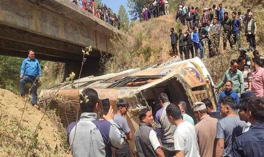 सल्यान बस दुर्घटनाका गम्भीर घाइतेलाई कोहलपुर पठाइयो