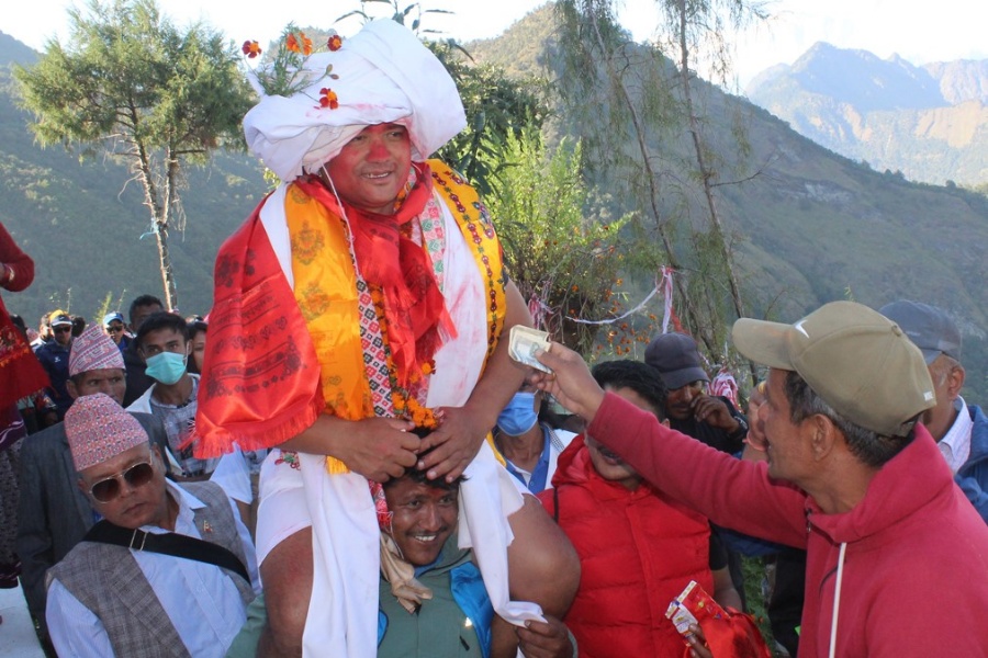 जसले आठौँ पटक जिते ताकमकोतको छेलो फाल्ने प्रतियोगिता