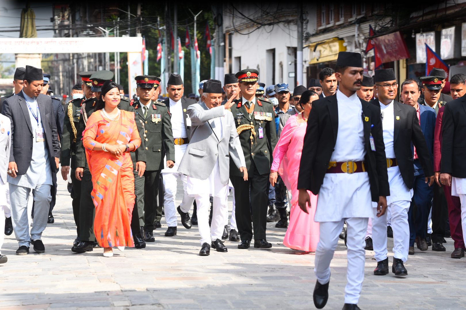 इन्द्रजात्रा अवलोकन गर्न हिँडेर गद्दी बैठकसम्म पुगे राष्ट्रपति पौडेलसहितका उच्चपदस्थहरू (तस्वीरहरू)