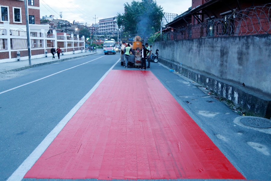 रत्नपार्क–सूर्यविनायक द्रुत बस सेवा सञ्चालन हुने भएपछि उत्साहित यात्रु