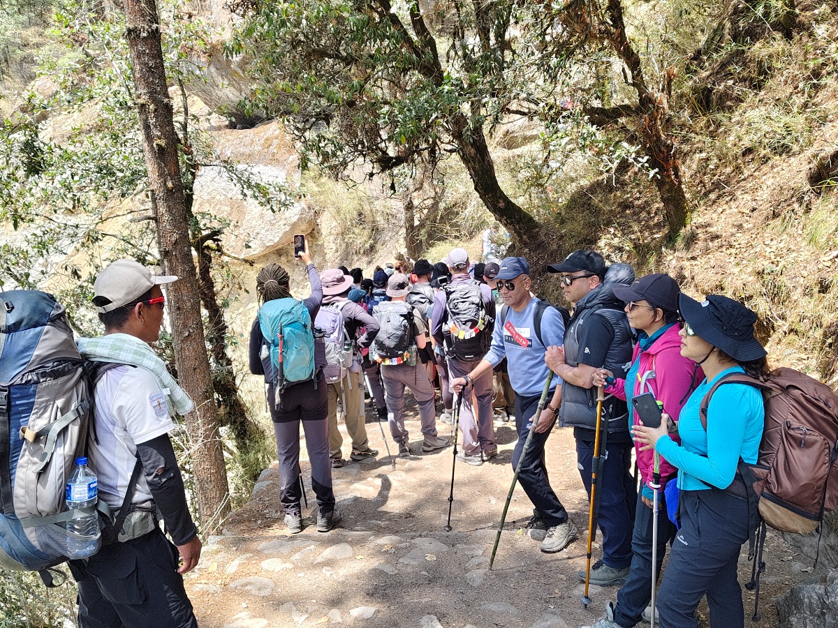 सगरमाथा क्षेत्र पर्यटकले भरिभराउ