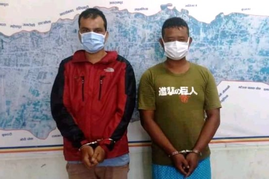 आफूलाई प्रहरी भन्दै लुटपाट गर्ने दुई जना पक्राउ