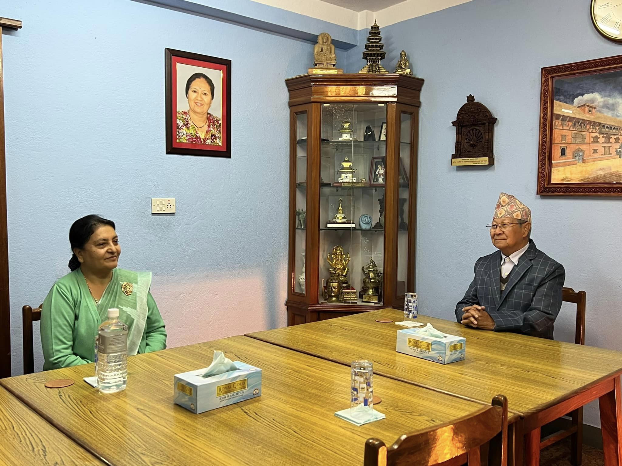 बिजुक्छेँलाई भेट्न निवासमा पुगिन् राष्ट्रपति भण्डारी