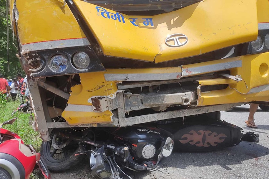 चितवनको टिकौलीमा ८ वटा सवारी साधन ठोक्किए, १५ जनाभन्दा बढी घाइते