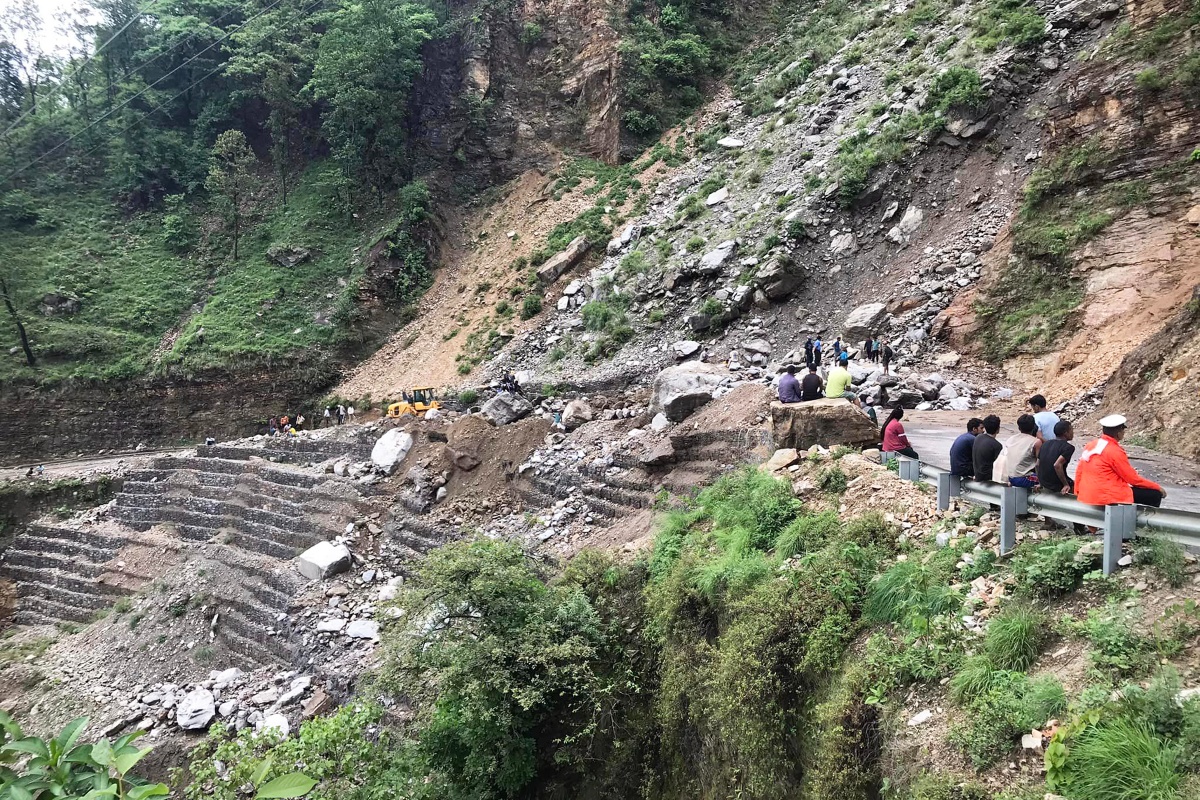 कर्णाली राजमार्ग एकतर्फी खुल्यो