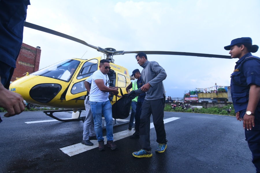 हेलिकप्टर दुर्घटनामा ज्यान गुमाएका सबैको शव काठमाडौँ ल्याइयो