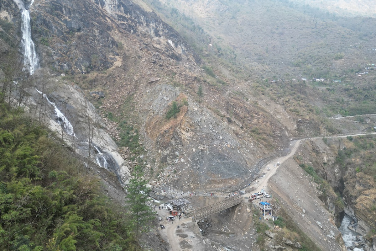 बेनी–जोमसोम सडकखण्डमा राति यात्रा नगर्न प्रशासनको अपिल