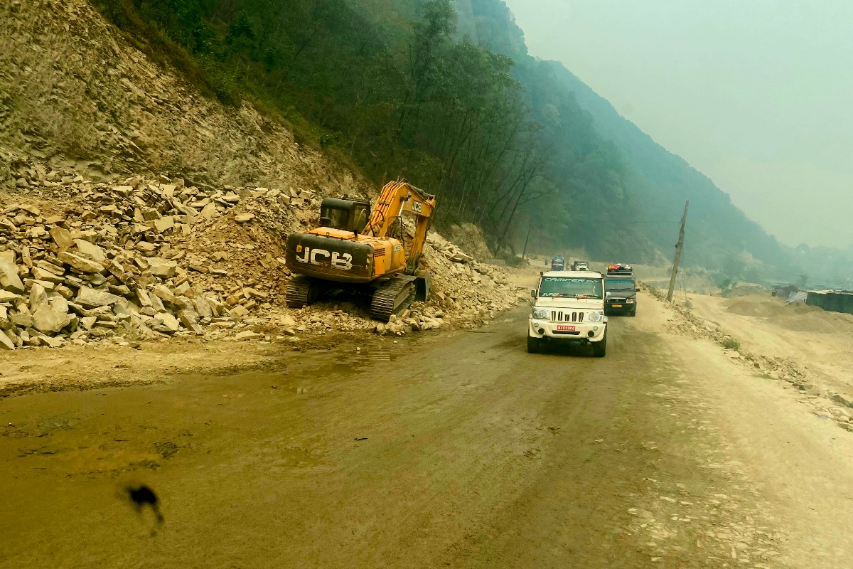 २२ महिनामा पनि बनेन २ किलोमिटर सडक