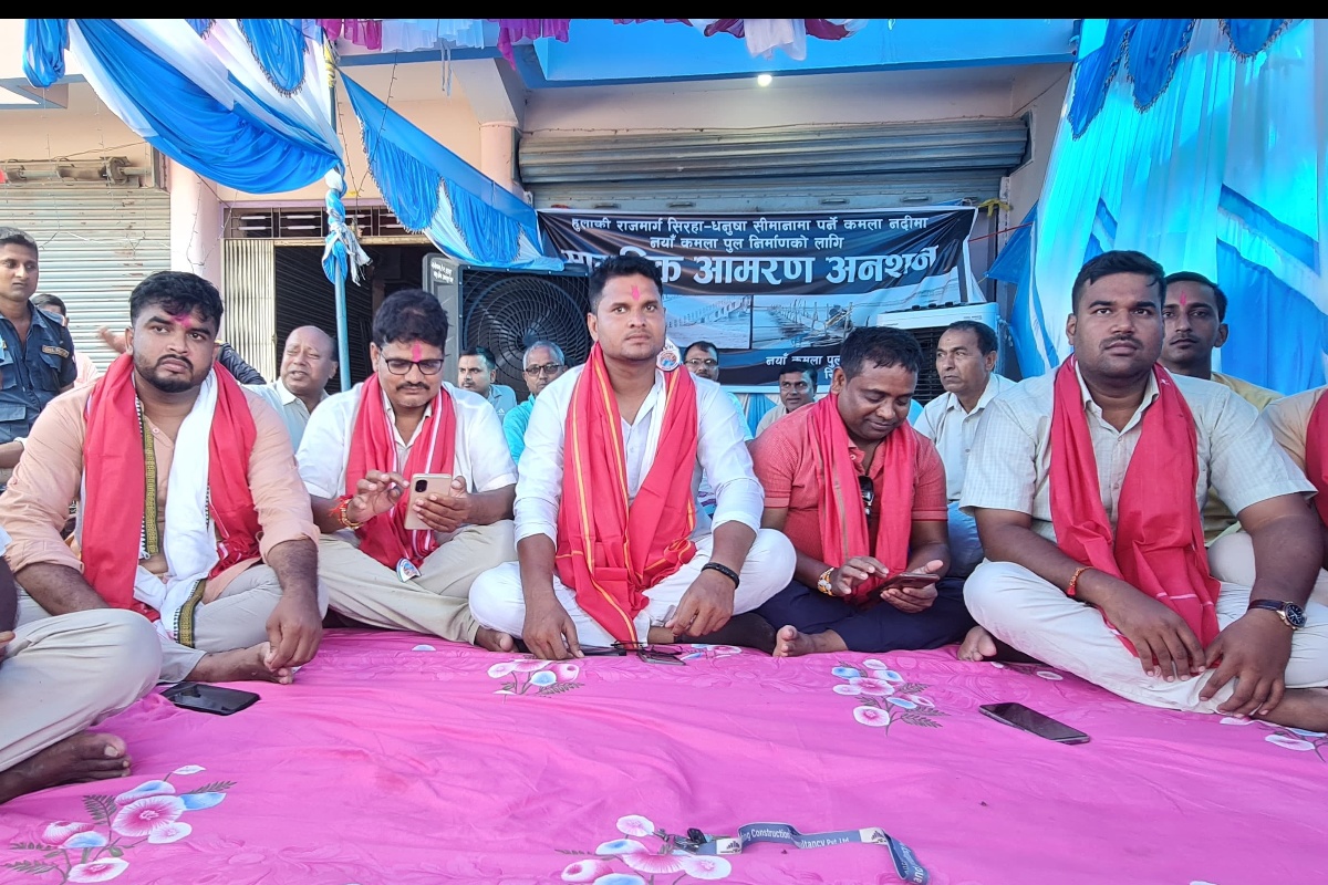 कमला नदीमाथि पुल निर्माणको माग गर्दै आमरण अनशन